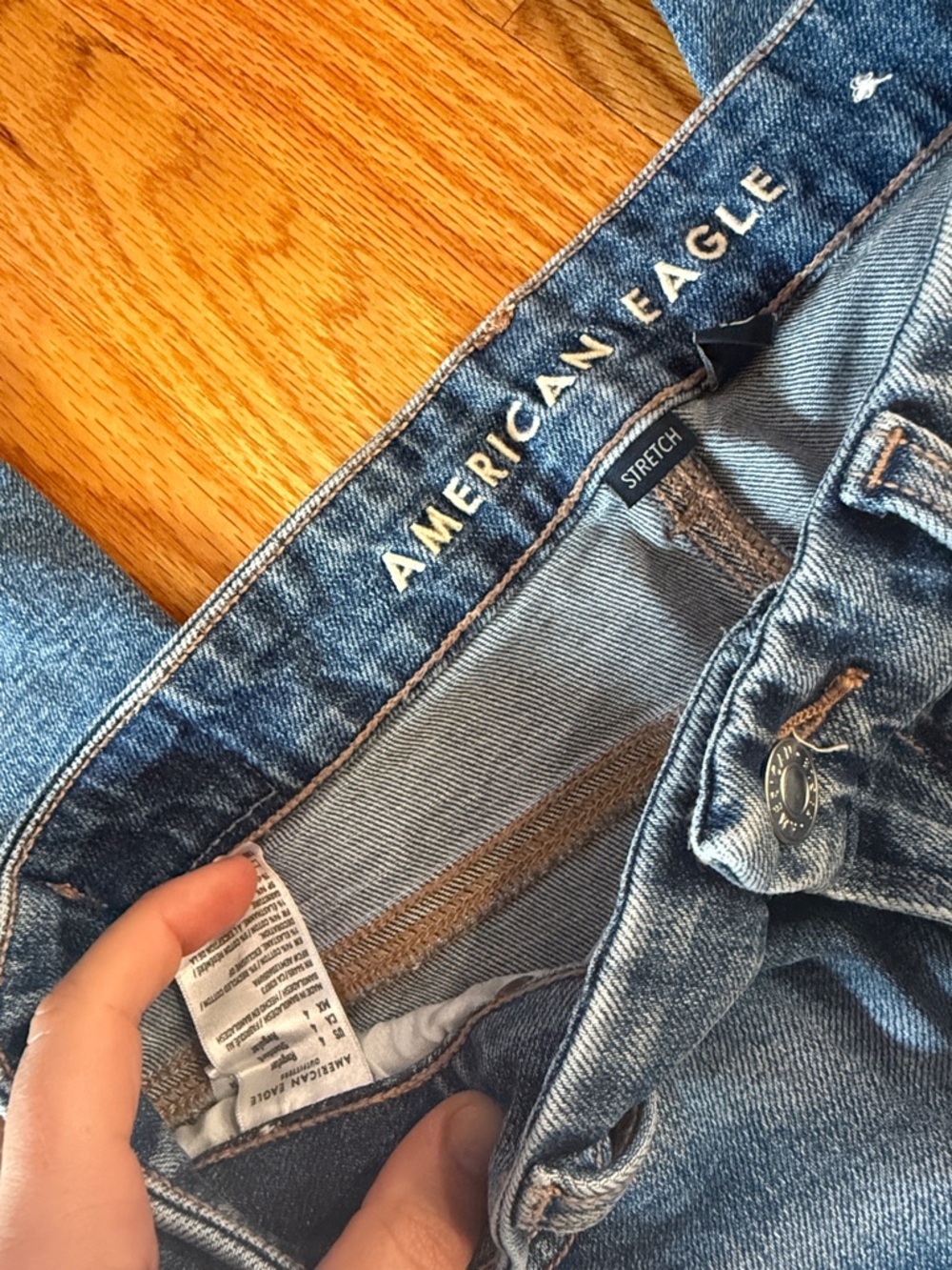 American Eagle Outfitters Women’s Curvy Straight Distressed Jeans - Picture 3 of 3